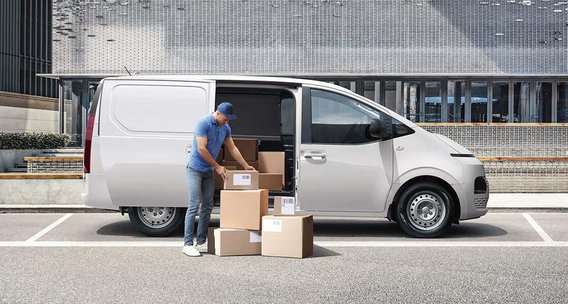 staria us4 van spacious and smart pc